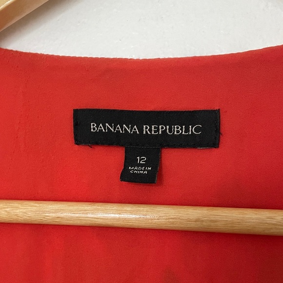 Banana Republic Red Floral V-Neck Sleeveless Dress - Classic Summer Style - Picture 3 of 5